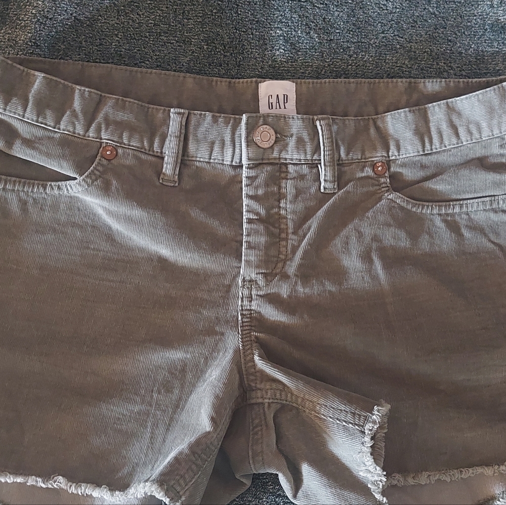 Gap shorts